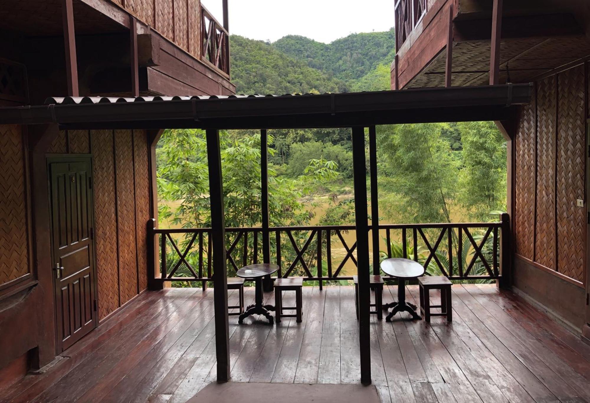 Mekong Riverside Lodge Pakbeng Exterior photo